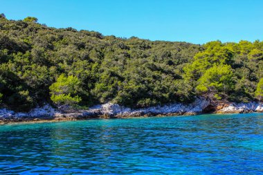 Hırvatistan 'ın Paklinski Otoci kentinin bir Yaz Günü manzarası