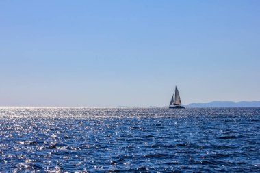 Bir yaz gününde Korcula Adası 'nda katamaran.