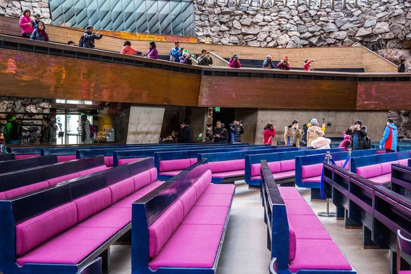 Helsinki Finland March 2017 View Tourists Walking Temppeliaukio Church Rock — Foto de Stock