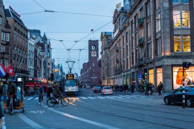 Amsterdam, Hollanda - 11 Mart 2017: Amsterdam Şehir Merkezi 'nin Meşgul Sokakları