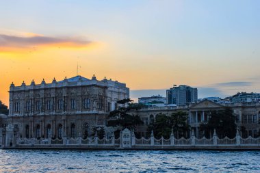 Günbatımında İstanbul ve Dolmabahçe Sarayı manzarası