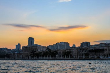 Günbatımında İstanbul ve Dolmabahçe Sarayı manzarası