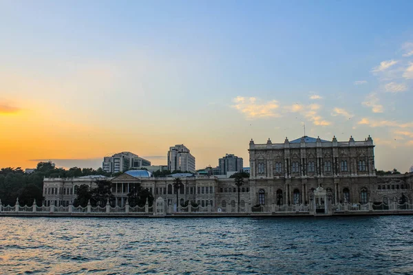 Вид Стамбул Дворец Долмабахче Закате — стоковое фото