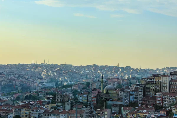 Günbatımında İstanbul Çatılarının Manzarası