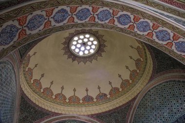 İstanbul, Türkiye - 13 Mayıs 2013: Topkapı Sarayı 'ndaki Dekoratif Tavan