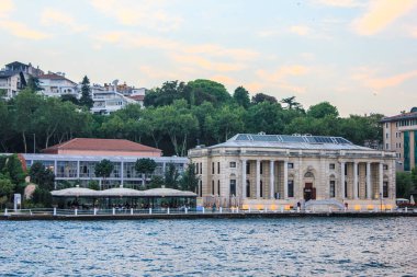 İstanbul, Türkiye - 12 Mayıs 2013: İstanbul Boğazındaki Feriye Lokantasi Restoranı