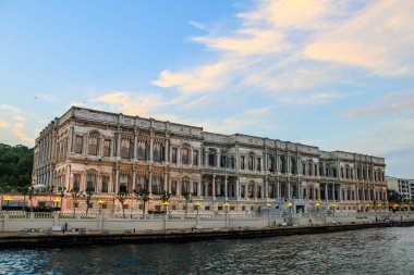 İstanbul, Türkiye - 12 Mayıs 2013: Sunset 'teki Ciragan Sarayı Kempinski Oteli