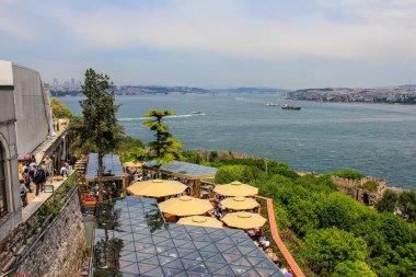 İstanbul, Türkiye - 13 Mayıs 2013: Topkapı Sarayı 'ndan Boğaz manzarası