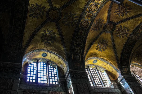 Istambul Turquia Maio 2013 Vista Teto Ornamentado Janelas Santa Sofia — Fotografia de Stock