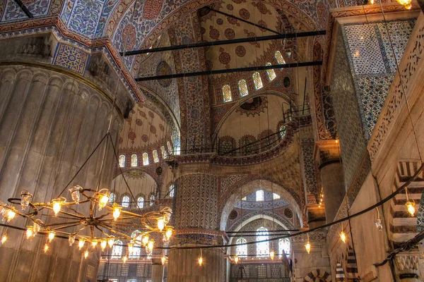 Istambul Turquia Maio 2013 Vista Teto Ornamentado Mesquita Azul — Fotografia de Stock