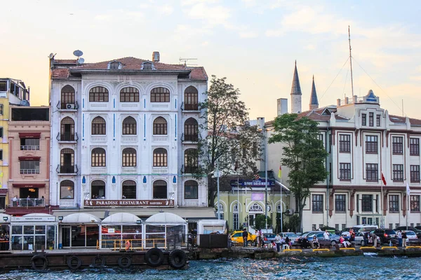 Istanbul Turkey May 2013 View Buildings Restaurants Waterfront — Stock Photo, Image