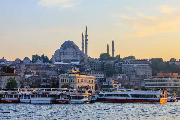 Стамбул Турция Мая 2013 Вид Мечеть Рустем Паши Воды Сансет — стоковое фото
