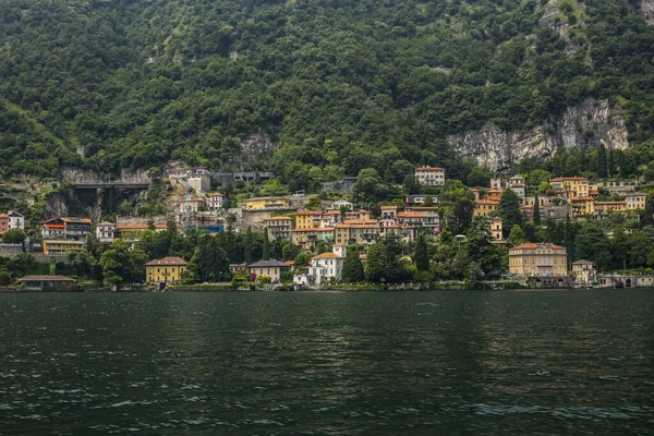 Pohled Tradiční Barevné Domy Jezeře Como — Stock fotografie
