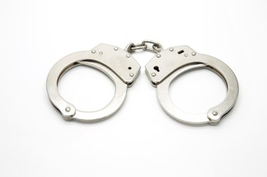 Metalik kelepçe açıldı