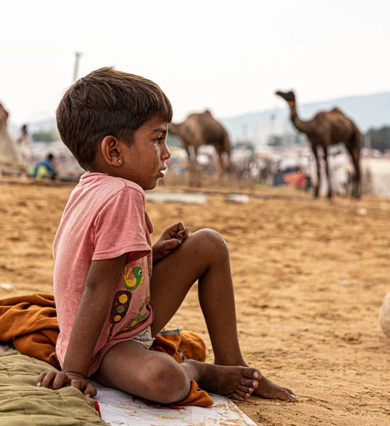 Piccolo Ragazzo Rajasthani Sta Piangendo Alla Fiera Cammello Pushkar — Foto Stock