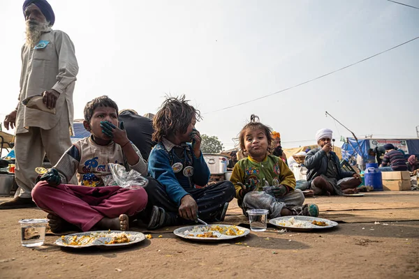 Bambini Che Mangiano Cibo Durante Protesta Confine Con Delhi Haryana — Foto Stock