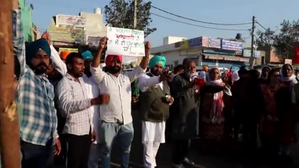 2021年1月1日 在西湖边疆的抗议活动中 印度农民抗议印度政府的新农场法 增加了噪音和谷物 — 图库视频影像