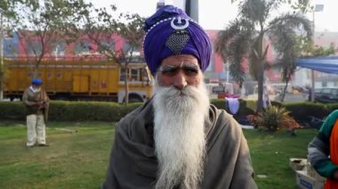 Ocak 2021 delhi, Singhu sınırındaki protestocular. Hint hükümetinin yeni tarım kanununu gürültü ve tahılla protesto ediyorlar.