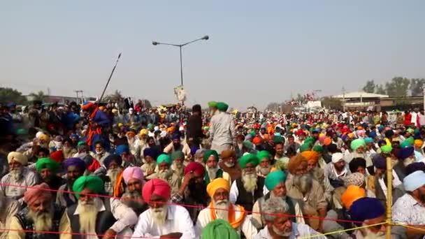 leden 2021 Dillí, indiafarmers během protestu u hranice Singhu.Protestují proti novému zemědělskému zákonu indické vlády s přidaným hlukem a obilím