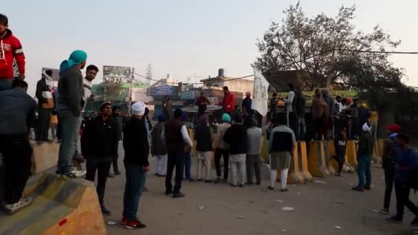 Les Agriculteurs Protestent Contre Nouvelle Loi Agricole Adoptée Par Gouvernement — Video