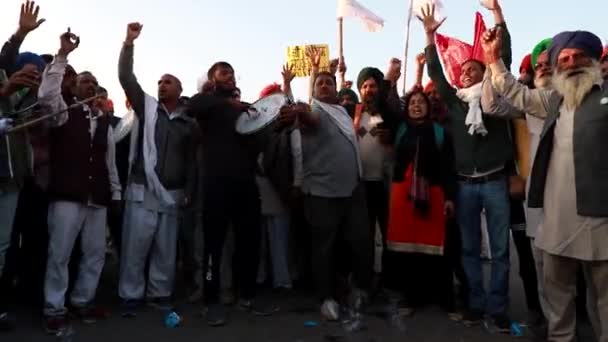 Фермеры Протестуют Против Нового Сельскохозяйственного Закона Принятого Правительством Индии — стоковое видео