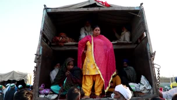 Rolnicy Protestują Przeciwko Nowemu Prawu Rolnemu Przyjętemu Przez Rząd Indii — Wideo stockowe