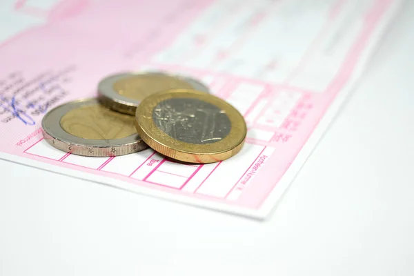Крупним Планом Знімок Податкового Векселя Євро Монети Фону — стокове фото