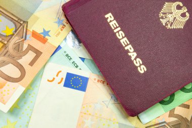 Alman pasaportu ve parası.