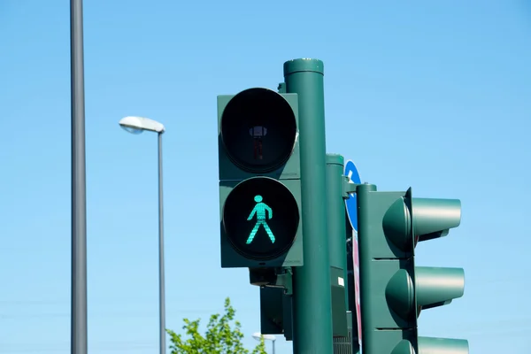 Eine Fußgängerampel Zeigt Grünes Licht — Stockfoto