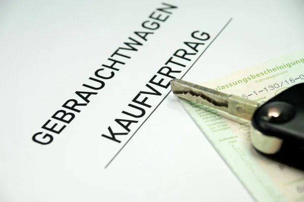 Koopcontract voor een gebruikte auto — Stockfoto