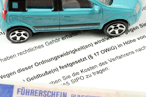 Bußgeldbescheid Auto Und Führerschein — Stockfoto