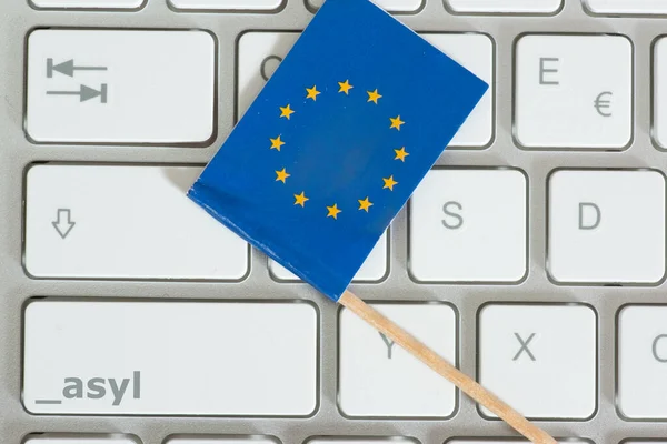 Computer Flagge Und Asylknopf Europa — Stockfoto