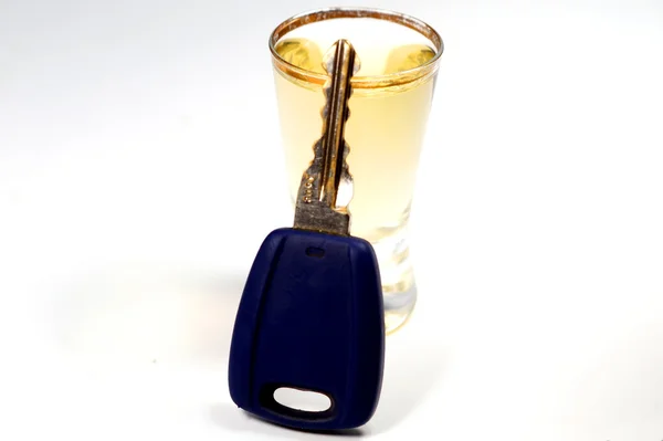 Autofahren und Trinken — Stockfoto