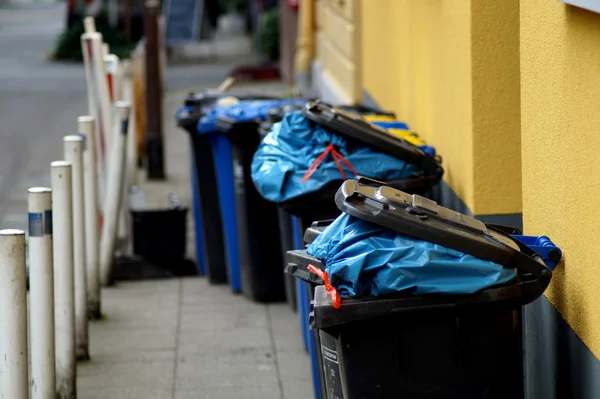 Cubos de basura — Foto de Stock