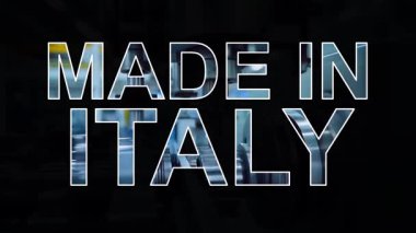 İtalya 'da yapılmış bir fabrikada ve metinde bir makine.