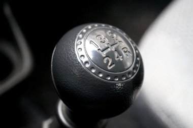 Bir arabada üst karakter topuzu