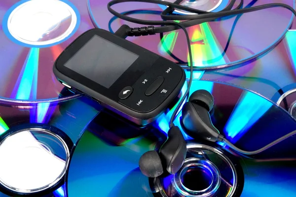 MP3 плеер и наушники — стоковое фото