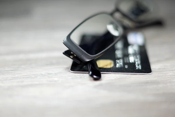 Close Shot Credit Card Eyeglasses Wooden Tabletop — Stock Photo, Image