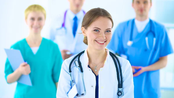 Attractive female doctor in front of medical group — Stock Photo, Image