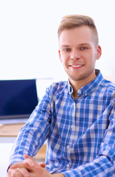 Young businessman working in office, sitting at desk — Stock Photo, Image