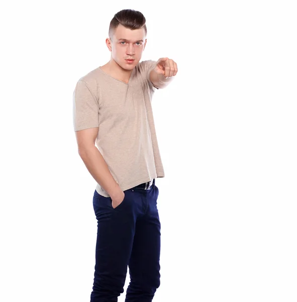 Portret van een zelfverzekerde man permanent op witte achtergrond — Stockfoto