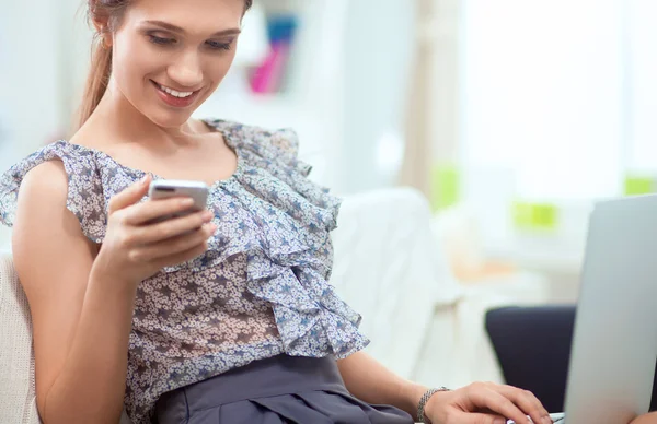 Attractive businesswoman sitting  on desk in the office — Stock Photo, Image