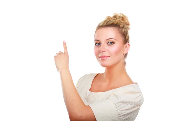 Mujer de negocios sonriente señalando hacia arriba, aislada sobre fondo blanco — Foto de Stock