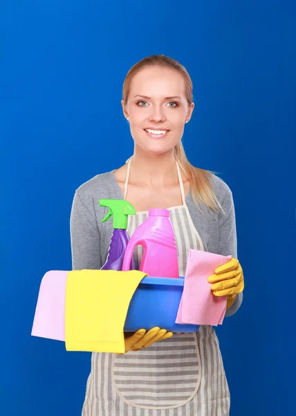 O retrato da menina - conceito Limpeza, isolado no fundo azul — Fotografia de Stock