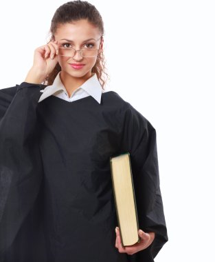 Beyaz arka plan üzerinde izole bir genç kadın yargıç portresi