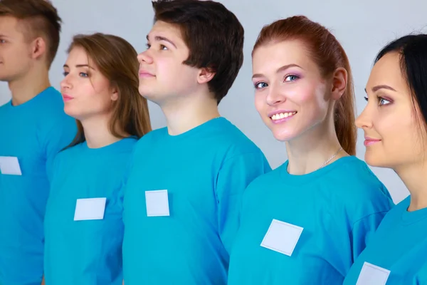 Groep gelukkige studenten. Geïsoleerd op witte achtergrond. — Stockfoto