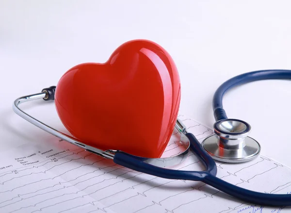 Red heart and a stethoscope isolated on white background — Stock Photo, Image