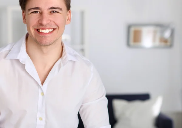 Young businessman working in office, sitting at desk — Stock Photo, Image