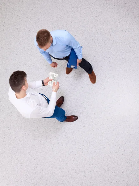 Empresários apertando as mãos, isolado no fundo branco — Fotografia de Stock