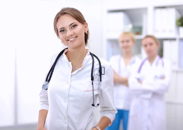 Woman doctor standingat hospital — Stock Photo, Image